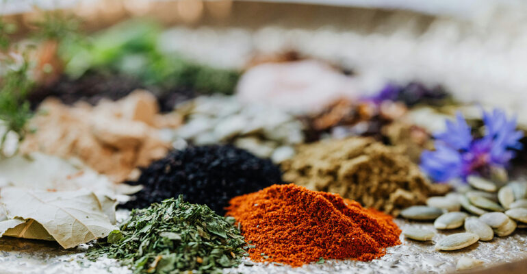 Fitoterapia, plantas medicinales, en centro de formación en salud integrativa ISMET en Barcelona