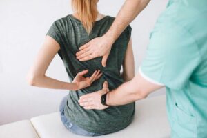 Técnicas osteopáticas para masajistas, tratamiento de tejidos blandos y bloqueos articulares, en escuela ismet