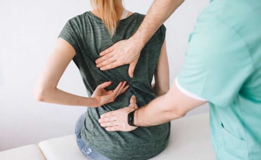 Técnicas osteopáticas para masajistas, tratamiento de tejidos blandos y bloqueos articulares, en escuela ismet