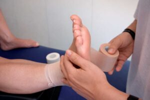 tapping, vendaje funcional, en centro de formación en salud integrativa, ISMET Barcelona