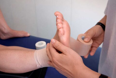 tapping, vendaje funcional, en centro de formación en salud integrativa, ISMET Barcelona