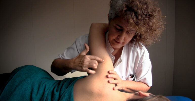 Programa formativo de quiromasaje y masaje deportivo. En centro de formación ISMET en Barcelona