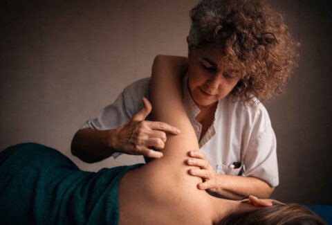 Experto en quiromasaje y masaje deportivo, con especialización en técnicas avanzadas de masaje. En centro de formación ISMET en Barcelona