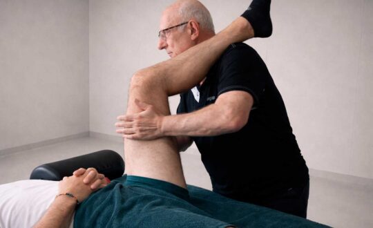 Lesiones deportivas, exploración y tratamiento manual impartido por el Dr. Sagrera, en centro de formación ISMET Barcelona