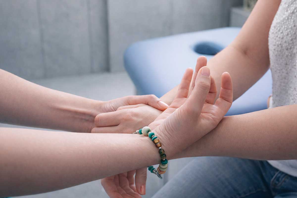curso de kinesiología global, aprender a testar, técnicas y métodos. En centro de formación en salud integrativa ISMET en Barcelona