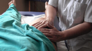 Drenaje linfático manual en piernas y abdomen. Basado en el método Vodder