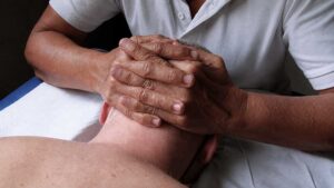 Curso nuevo masaje alivio dolor cervical, en escuela de formación ISMET