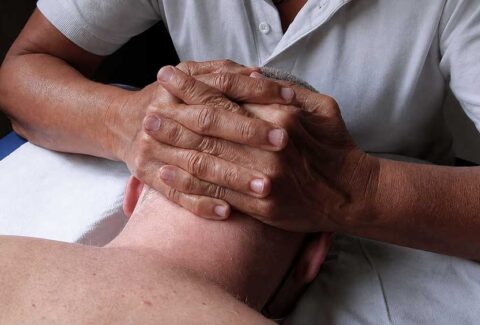 Curso nuevo masaje alivio dolor cervical, en escuela de formación ISMET