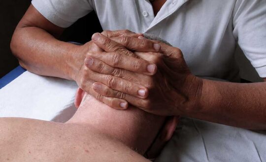 Curso nuevo masaje alivio dolor cervical, en escuela de formación ISMET