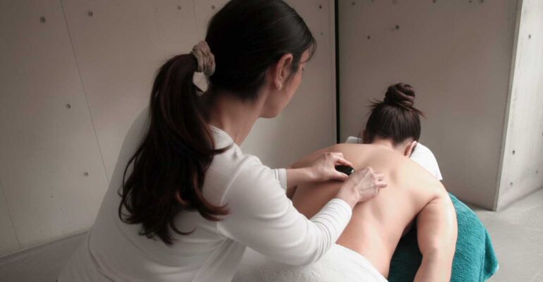 Stone therapy, masaje con piedras volcánicas