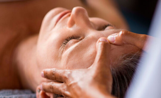 Masaje ayurvédico, shiro champi