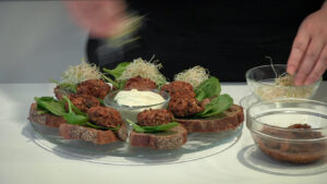 Cocina terapéutica veggie burgers, proteínas en una dieta vegetariana, en escuela de formación ISMET Barcelona