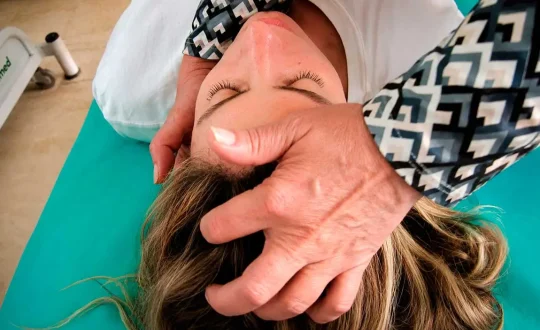 Abordaje terapéutico de suturas craneales con osteopatía