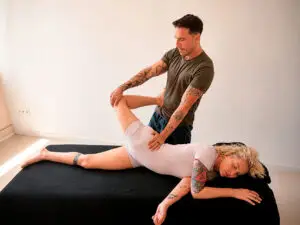 Masaje Thai en camilla, aplicada a lumbalgias